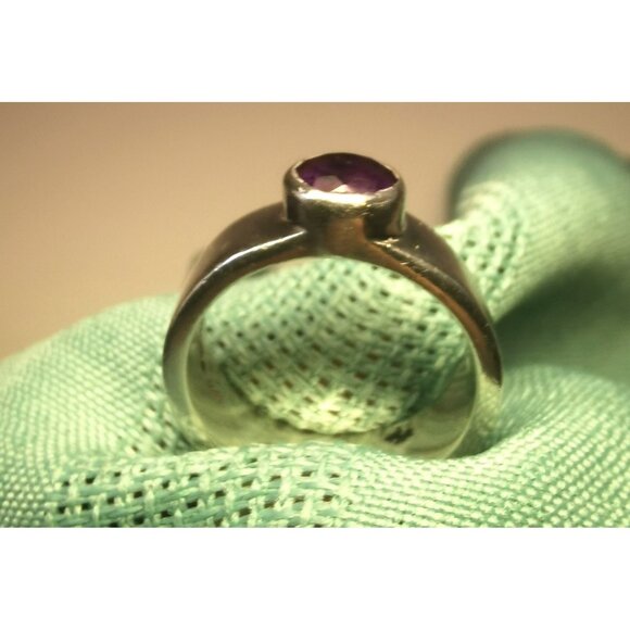 Sterling Silver Ring Purple Gem Size 7 925 Solid Silver Band Slight Patina Vint - Picture 4 of 10